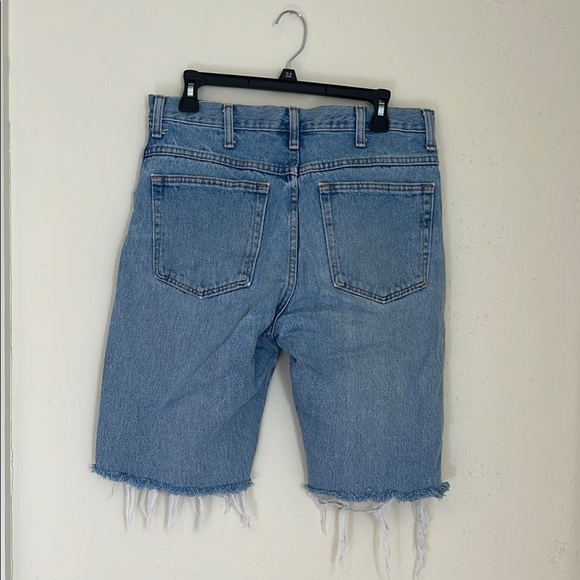 Levi's Distressed Denim Shorts - 32 - Picture 2 of 2